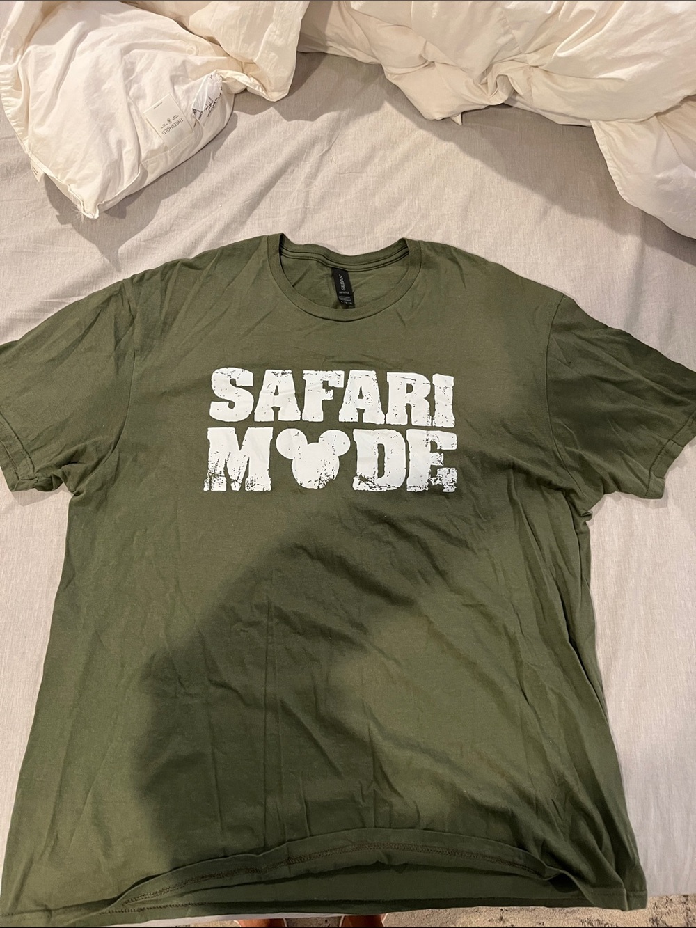 Safari Mode Men's Graphic T‑Shirt - Olive Green